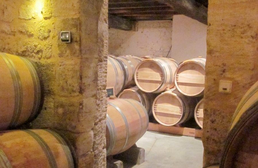 Im Fasskeller von Château Canon La Gaffeliere in Bordeaux