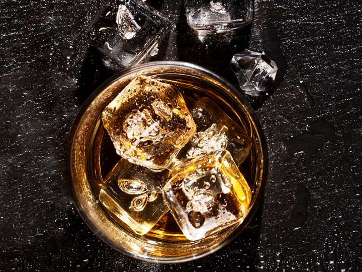Metusalem Rum im Glas mit Eis