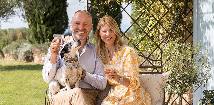 Stephen und Jeany Cronk in ihrem Garten