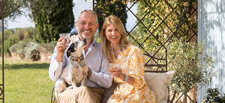 Stephen und Jeany Cronk in ihrem Garten