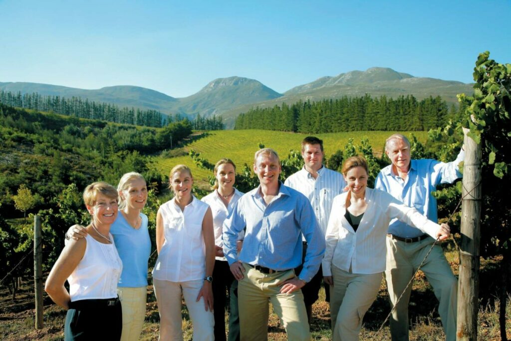 Familie Clüver im Weinberg.